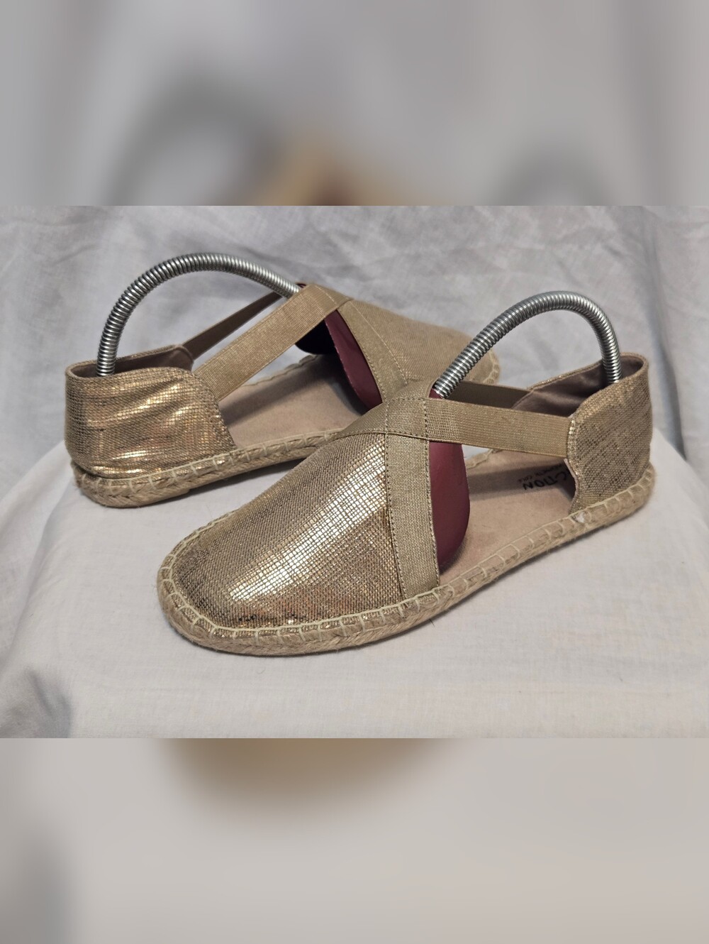 Kenneth Cole Reaction How Swell 2 Womens Shoes Sz 8.5 Gold